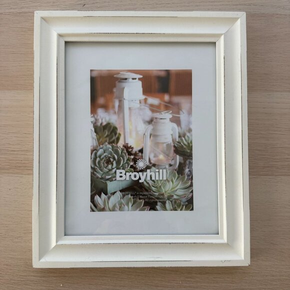 Broyhill 5x7 White Wooden Picture Frame Easel Back & Wall Mount Option - Picture 1 of 5